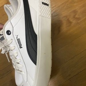 Puma Womens Size 8.5 Athletic Casual White Leather Shoes